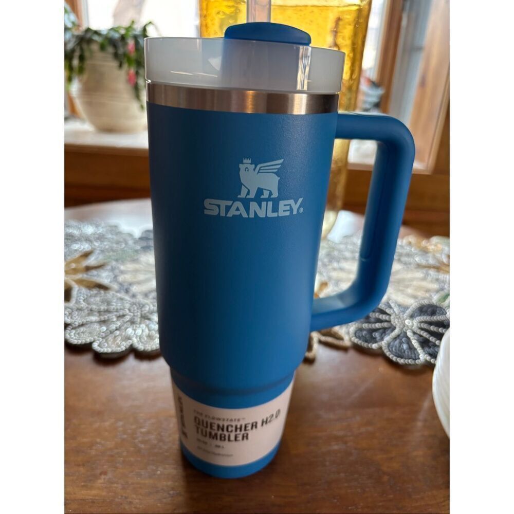 Stanley Quencher 30oz H2.0 with handle and straw